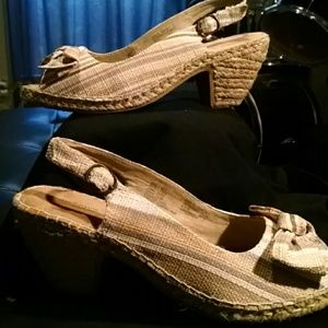 5/$25 Croft & Barrow open toe shoes. Size 9